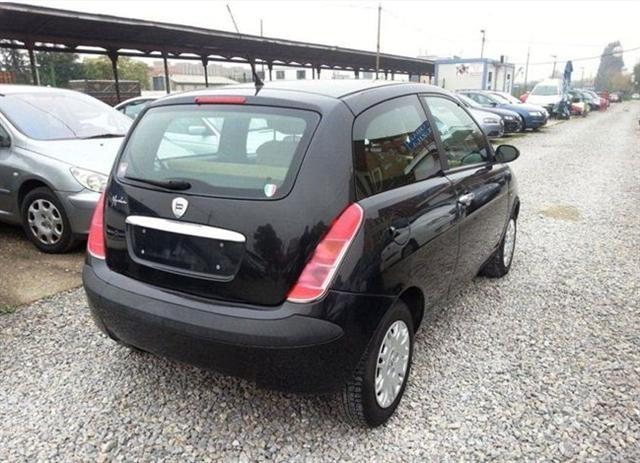 Lancia-Ypsilon-1-2B--05