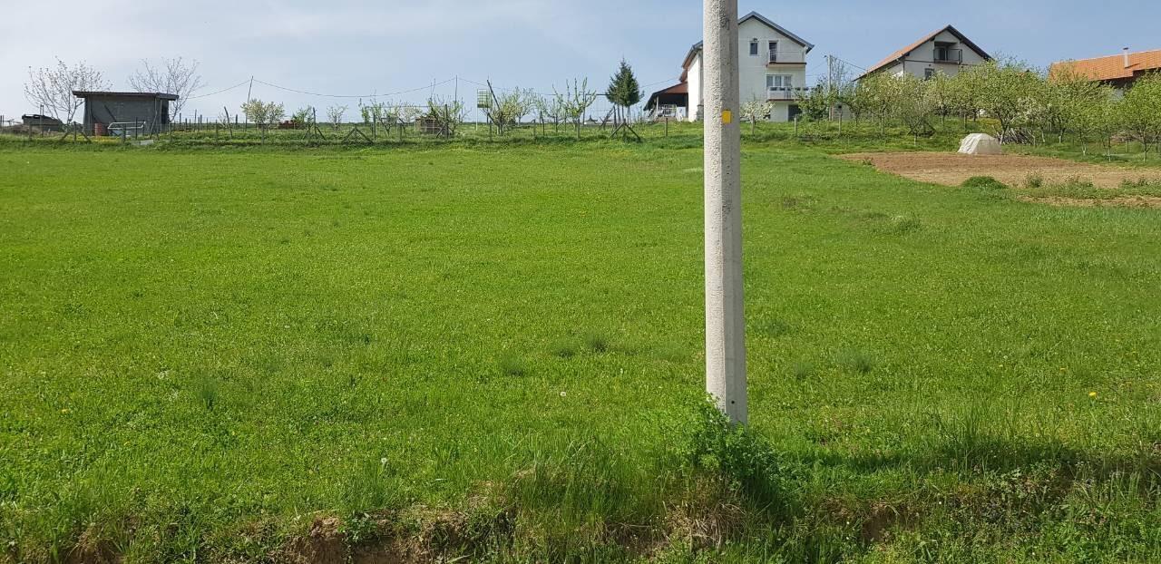 Povoljno-plac-prelep