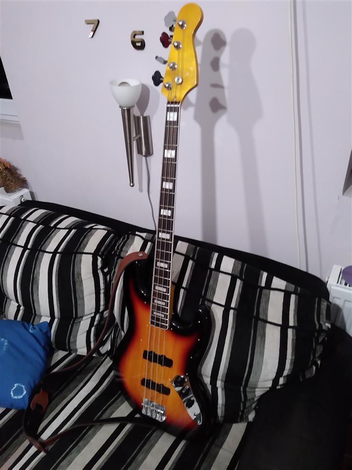 Jazz-bass-anlico-V