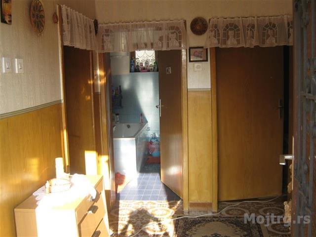Izdajem-stan-65m2-u-Vrcinu