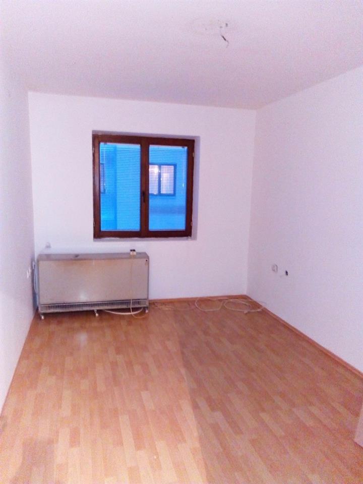 Izdajem-prazan-1-5-sobni-stan