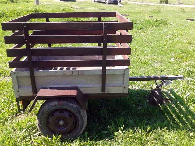 AUTO PRIKOLICA fabrička kao NOVA