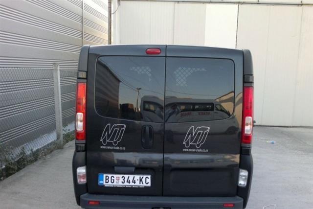 Opel-vivaro-2008