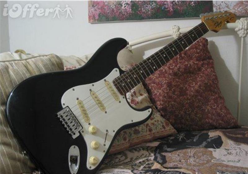 Fender-bullit-stratokaster