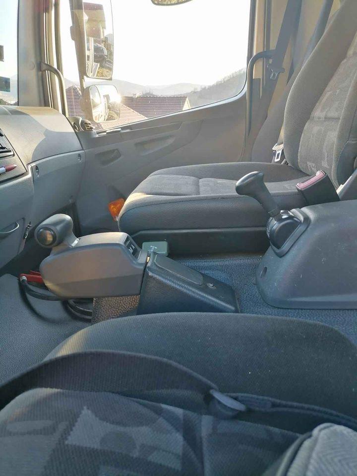 Mercedes-atego-818