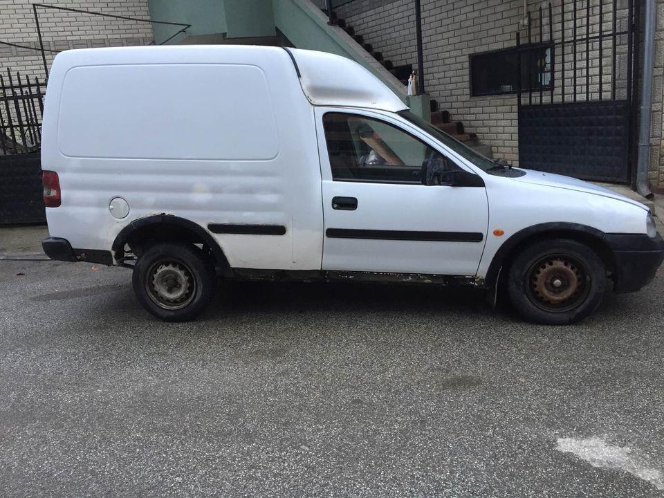 Opel-Combo-1-7d-2001god----