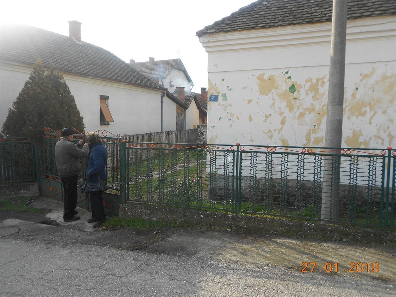 Plac-sa-2-kuce-u-Lajkovcu