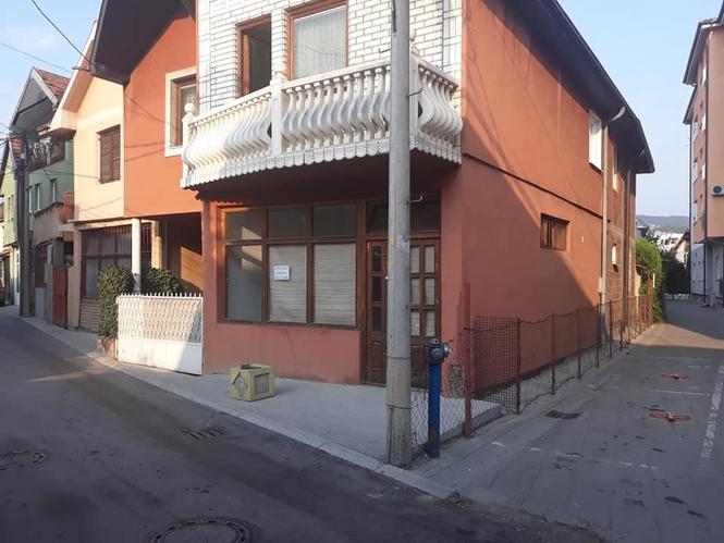 Izdajem lokal