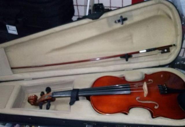 4/4 violina setapovana, Prelude