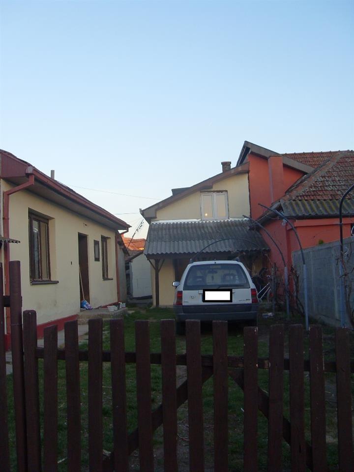 Plac-3-77-ari-sa-dve-kuće