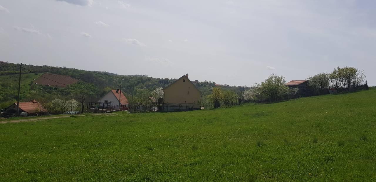 Povoljno-plac-prelep