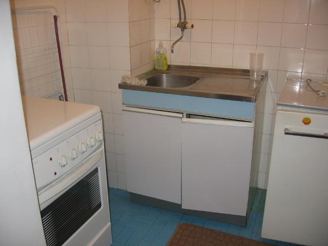 Izdajem namestenu garsonjeru 30m2 - Beograd