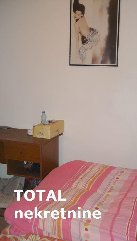 Uknjizen-troiposoban-duplex-stan