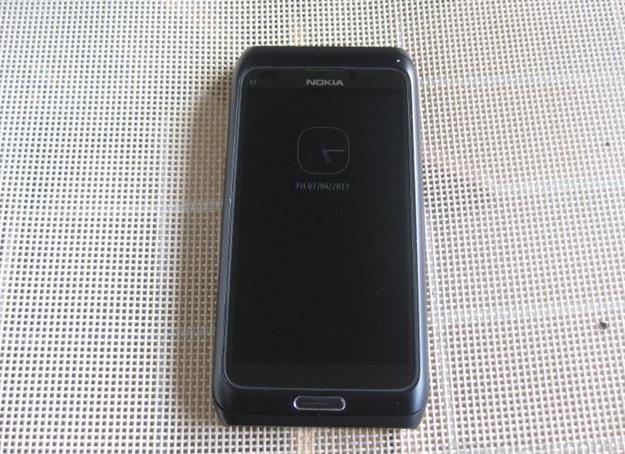 Nokia E7