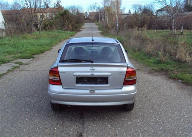 Opel-Astra-1-7DTi--01