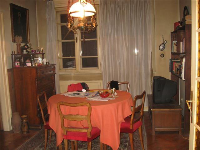 Trosoban salonski stan 90m2