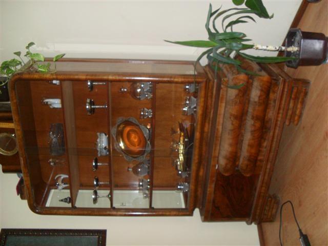 Vitrine-Komode-Ogledalo