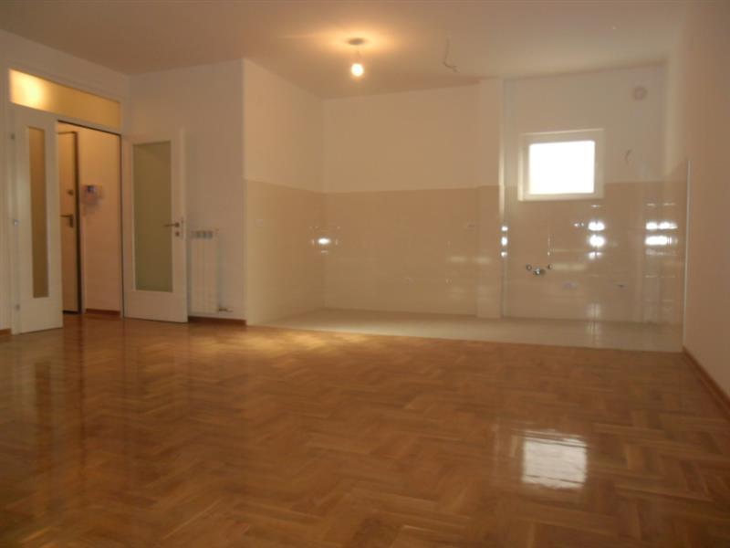 Lux--trosoban-stan-od-95m2-u-Centar