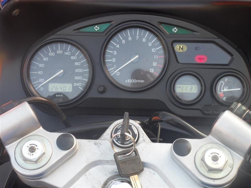 Suzuki-GSX600F--2000god