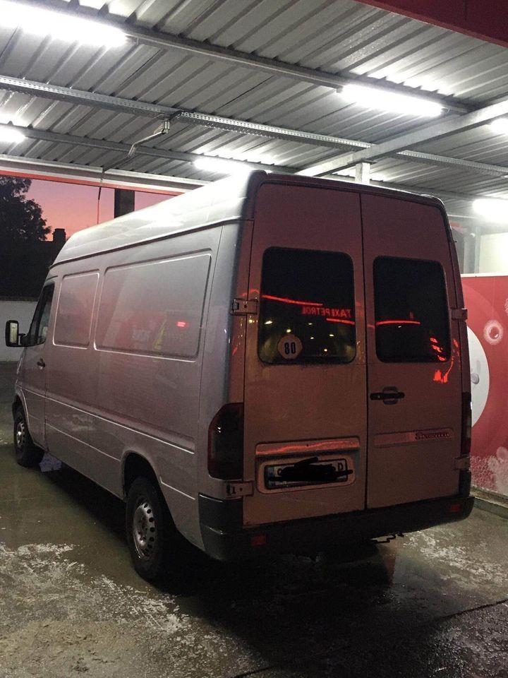 2005-Mercedes--Sprinter