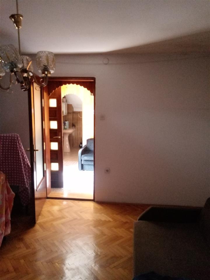 Prodajem-Kucu-sa-lokalom