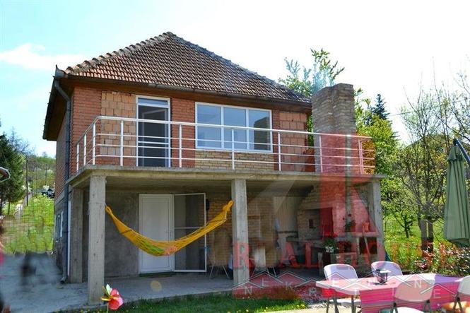 Uredjena vikend kuca u Banostru