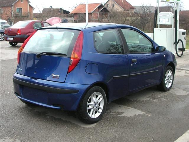Fiat-Punto-1-2b-16V-Sporting--02