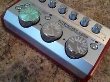 Gitarski procesor marke Korg