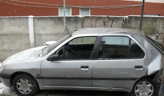 Peugeot-305-open--02