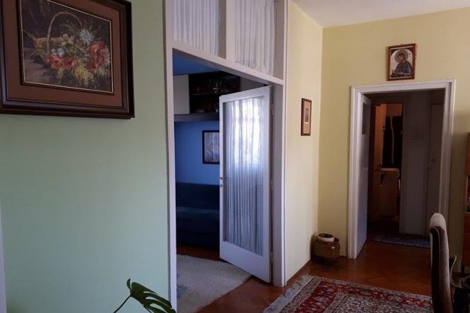 Trosoban stan na trgu-Uzice