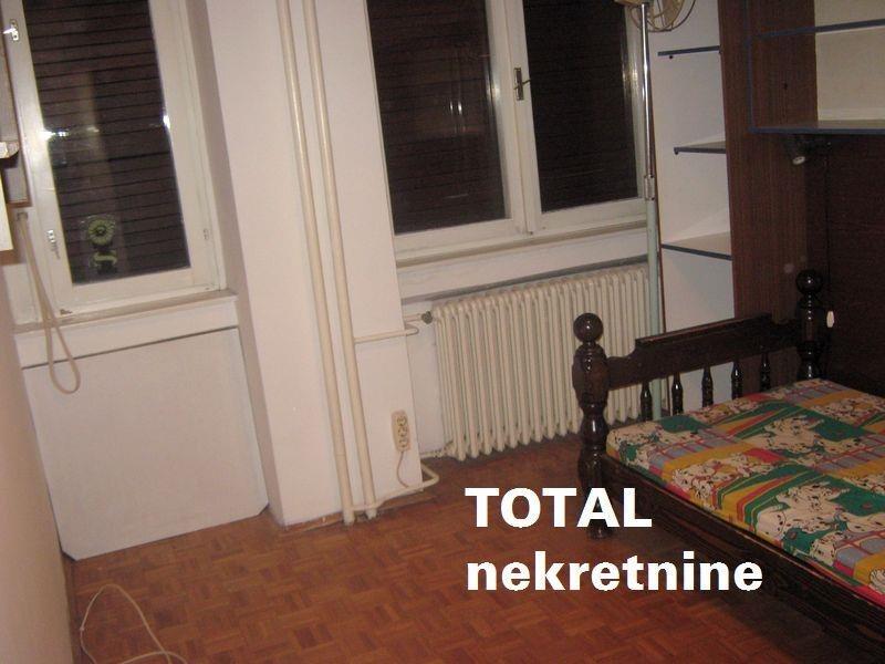 UKNJIZEN-komforan-trosoban-stan-u-centru