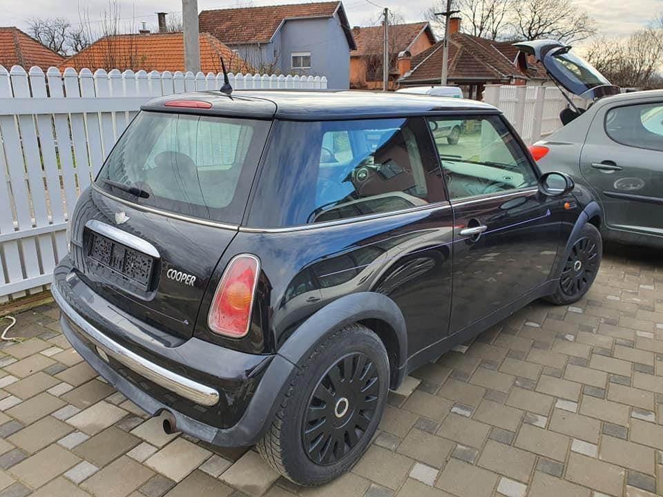 Mini-Cooper-1-6i-Uvoz---------