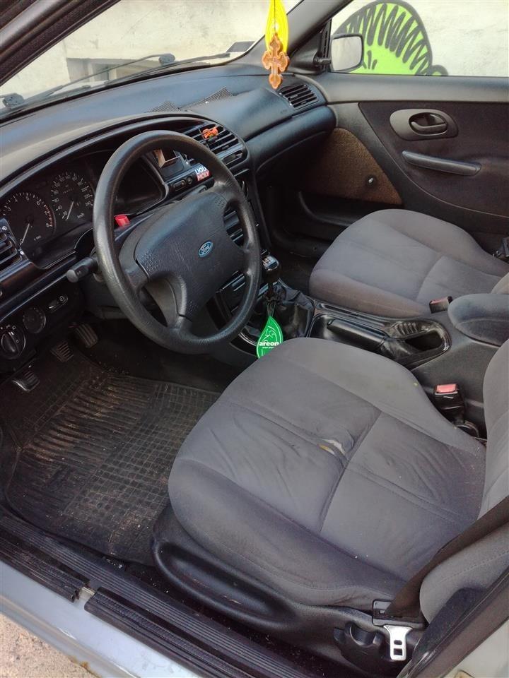 Ford-Mondeo-1-8-