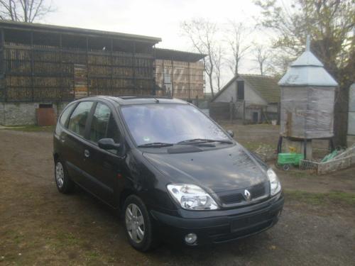 Renault-Scenic-1-6--01