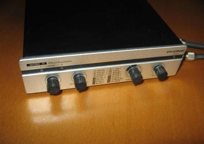 Phonic Effect Processor predpojačalo sa efektima