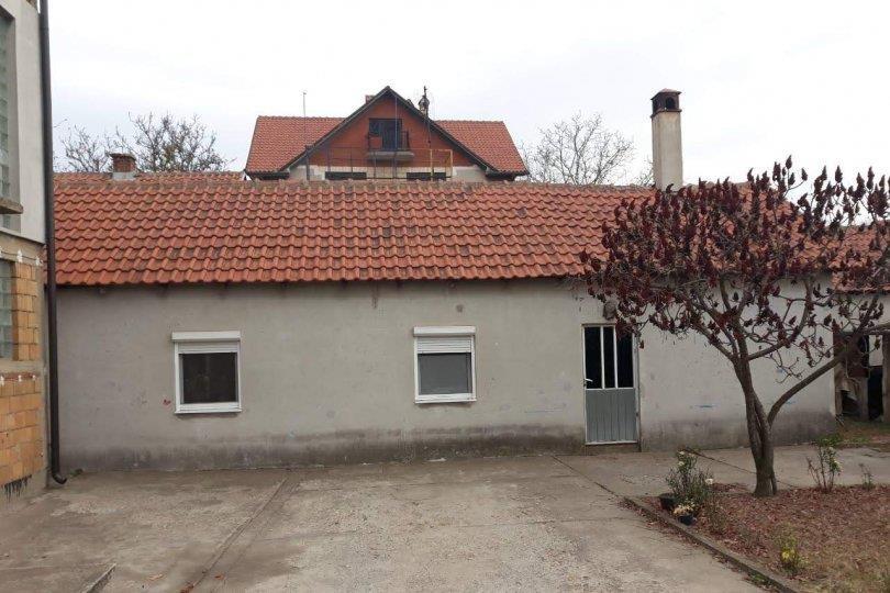 Plac-kuca-i-objekti