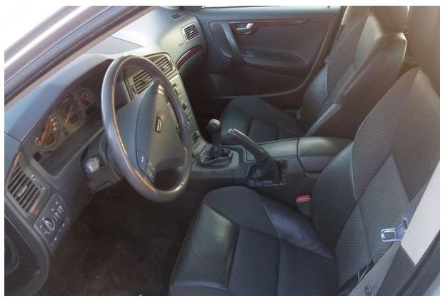 VOLVO-S60--02