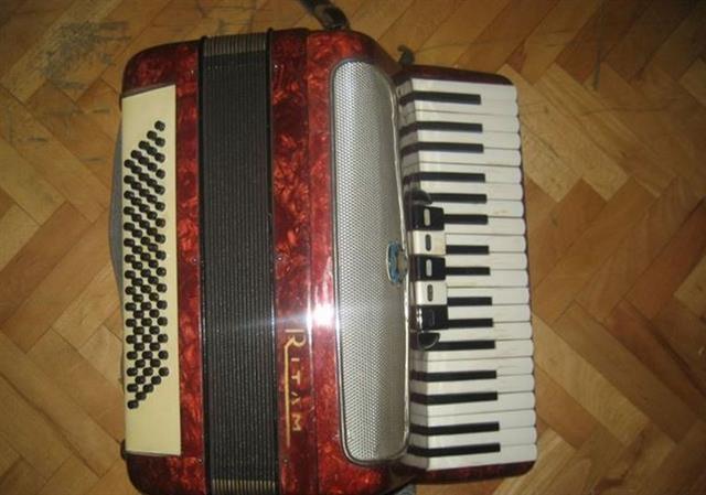 Harmonika Melodija 80 basova