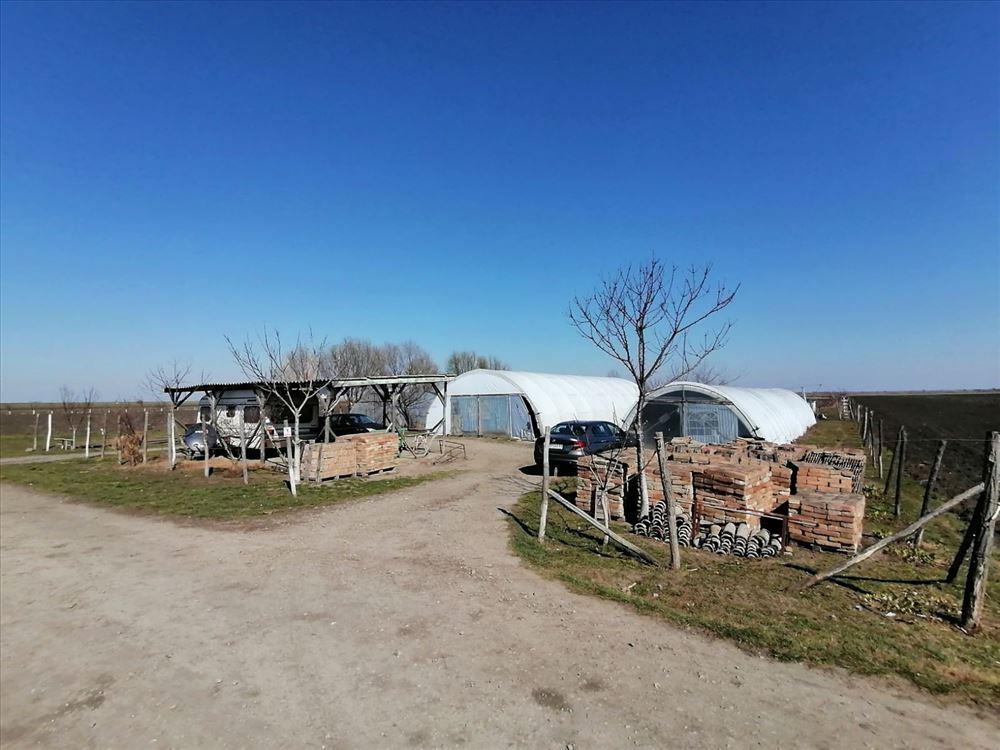 Plac-od-115-ari-u-Jabuci--Pančevo