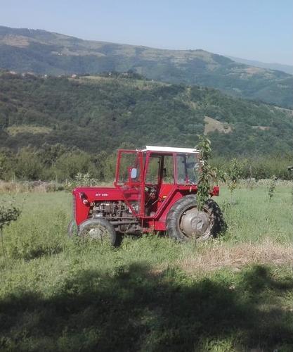 Traktor IMT 539