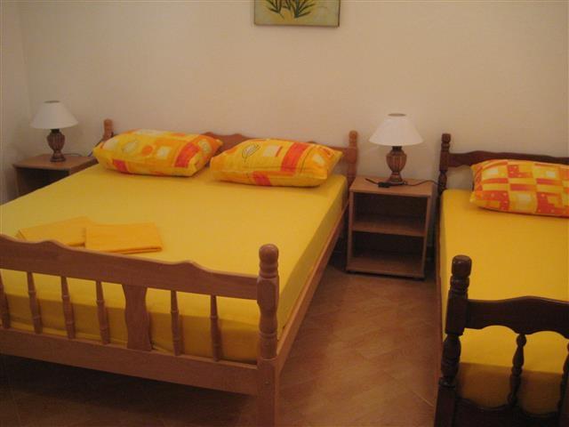 apartmani u sutomoru