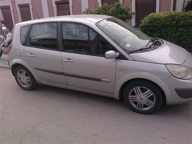 Renault-Scenic--03-