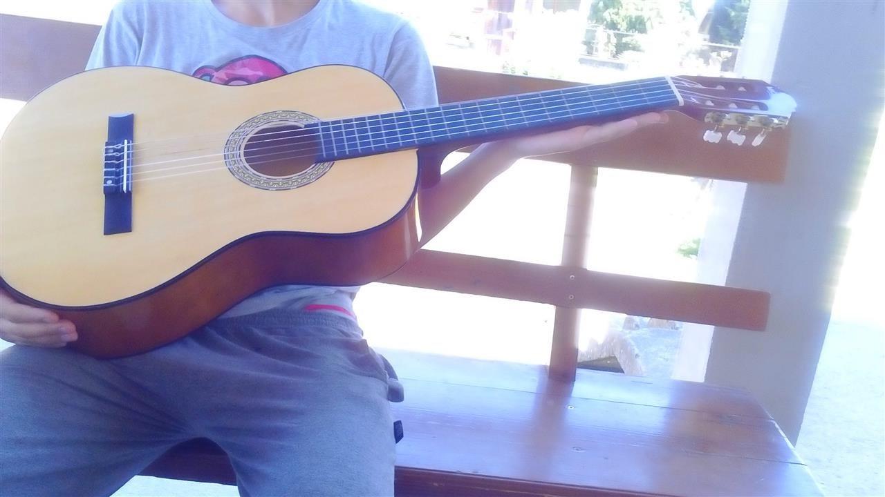 Gitara-nova-iz-nemacke-HITNO