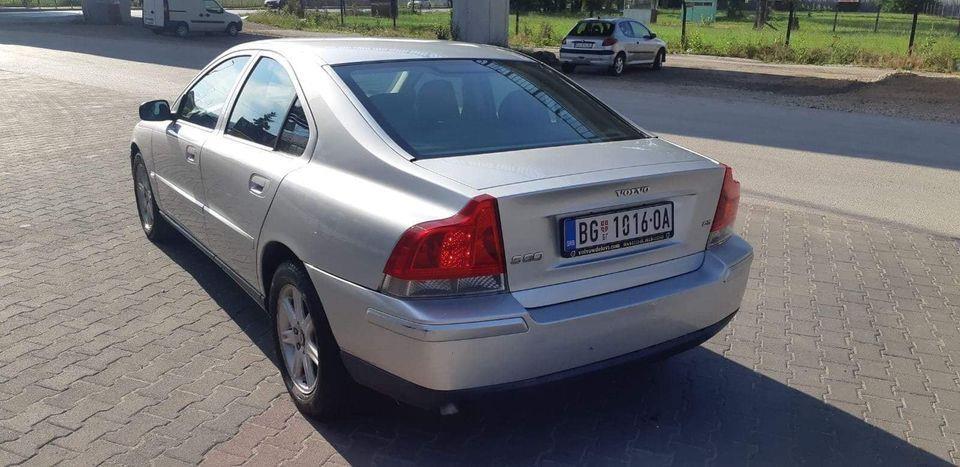 VOLVO-S60-2-4D