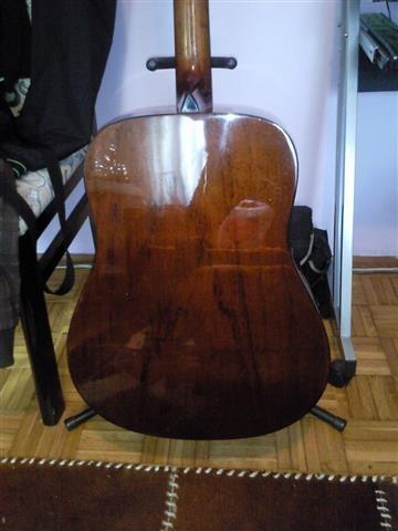 Akusticna-gitara-Ibanez