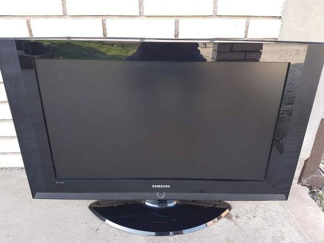 Samsung LCD TV 32"