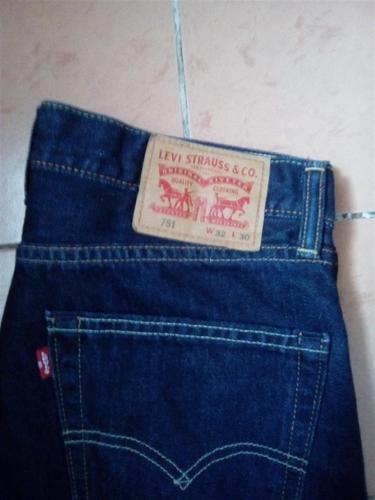 Levis 751