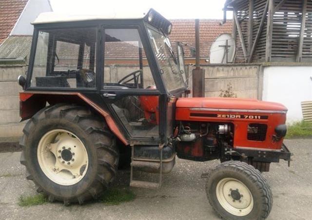Traktor Zetor 7011