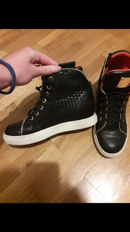 Duboke-patike-broj-40-