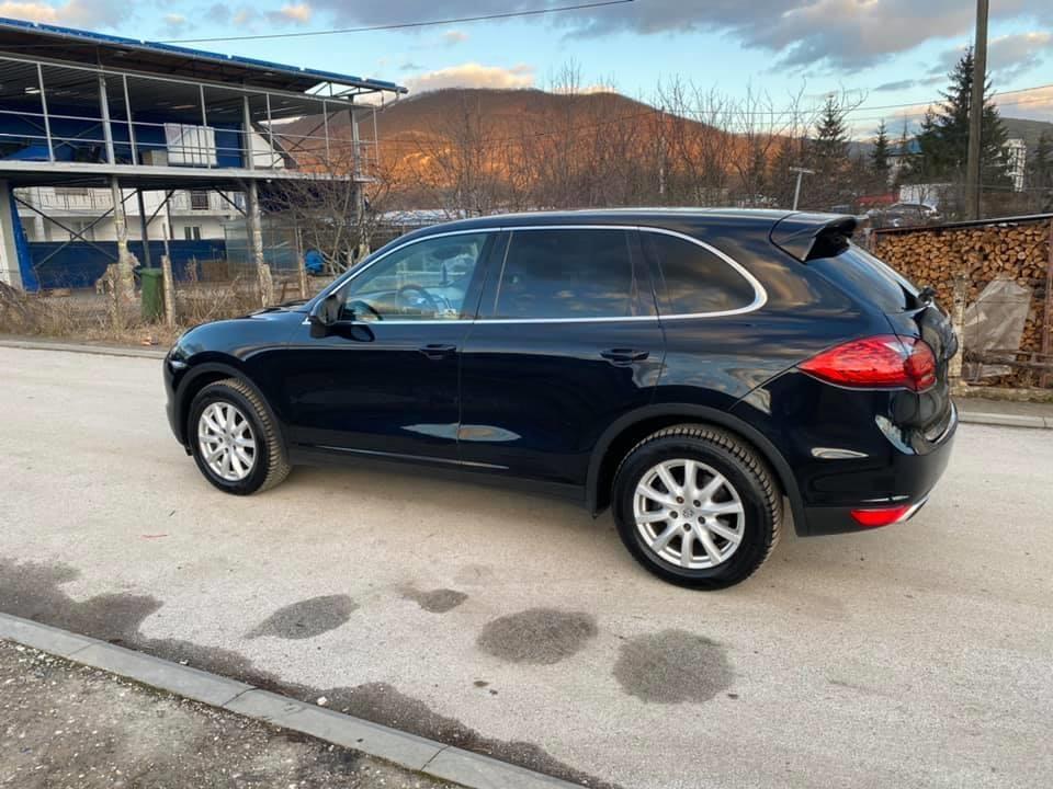 PORSCHE-CAYENNE